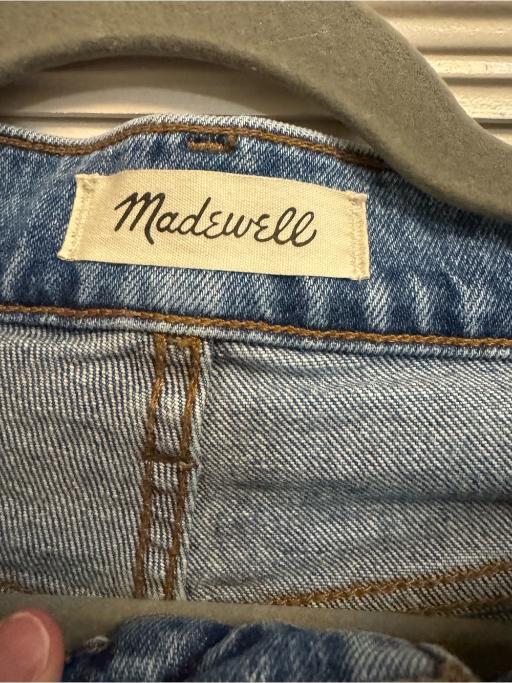 Madewell women’s Distressed Blue Jeans - Classic High-Rise Fit - Picture 3 of 5